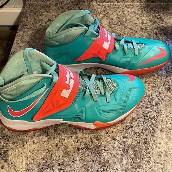 Nike iD Lebron Soldier 10s - Picture 3 of 7